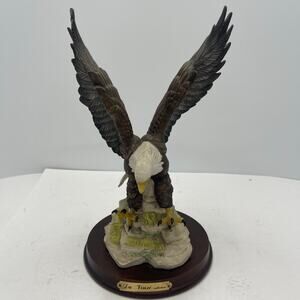 Da Vinci Collection Bald Eagle Figurine Sculpture Hand Painted Wood Stand